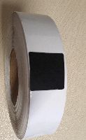 Papírové etikety 4x4cm,8,2Mhz,černá barva